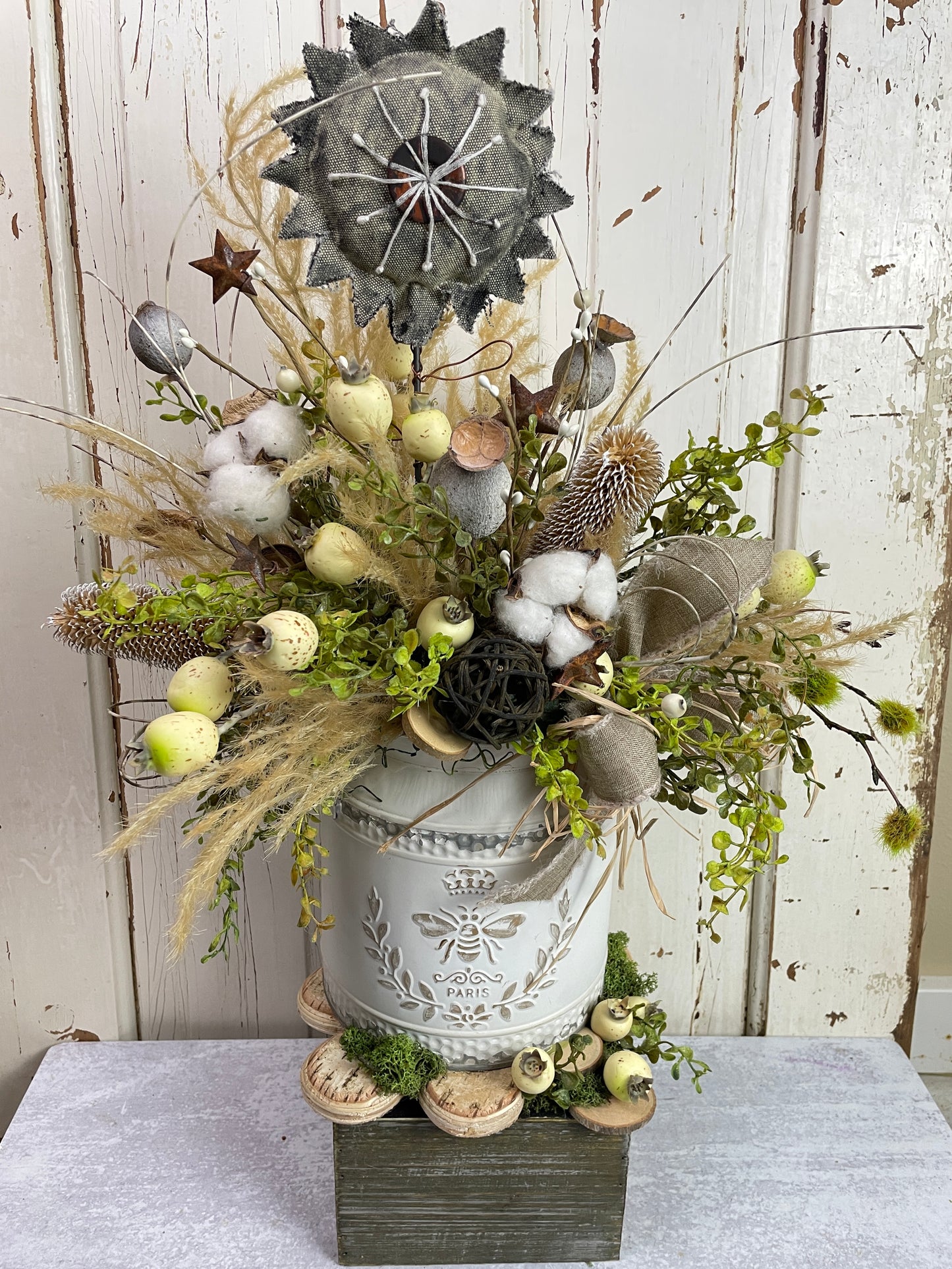 Primitive Star floral decor