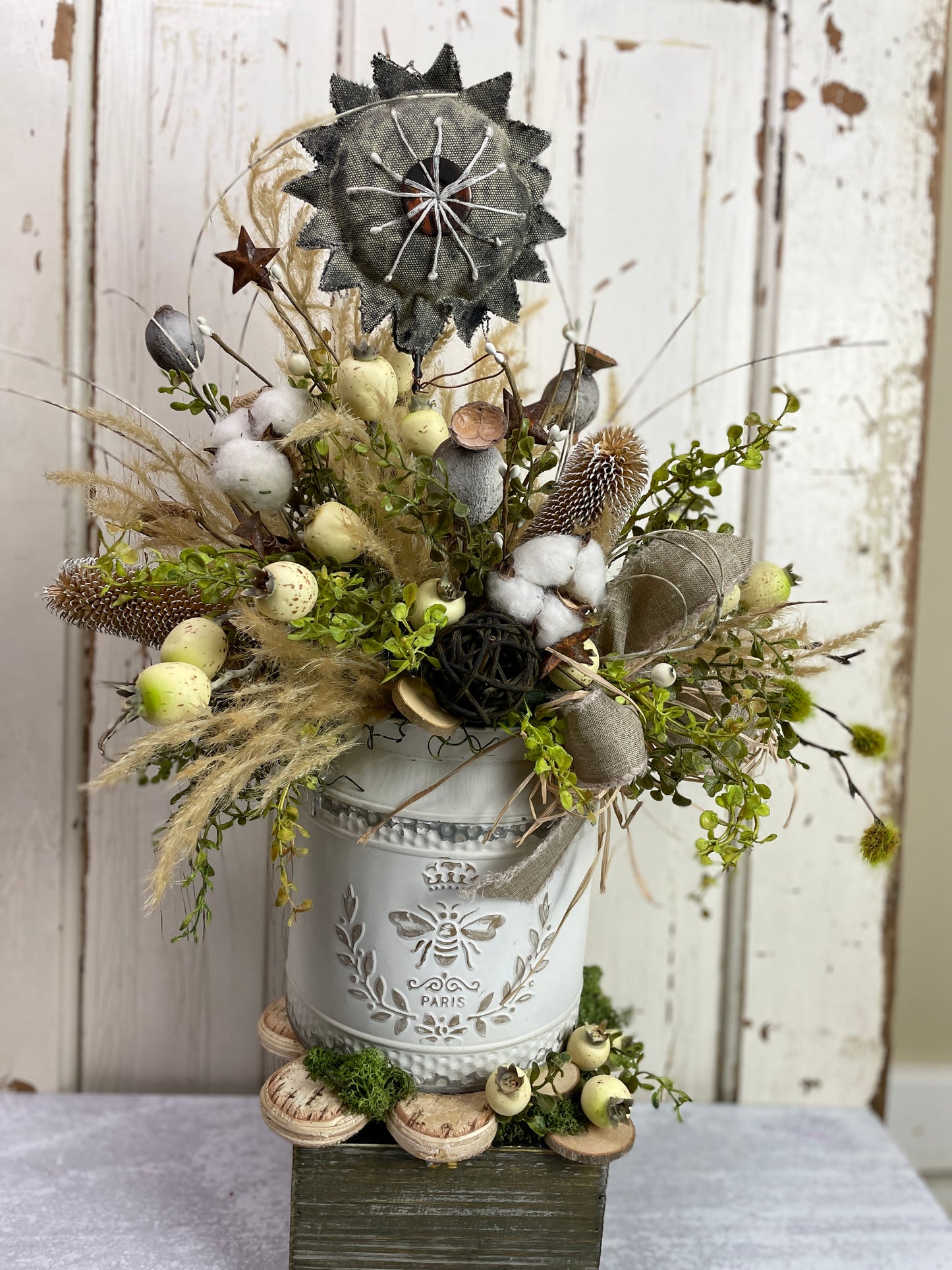 Primitive Star floral decor