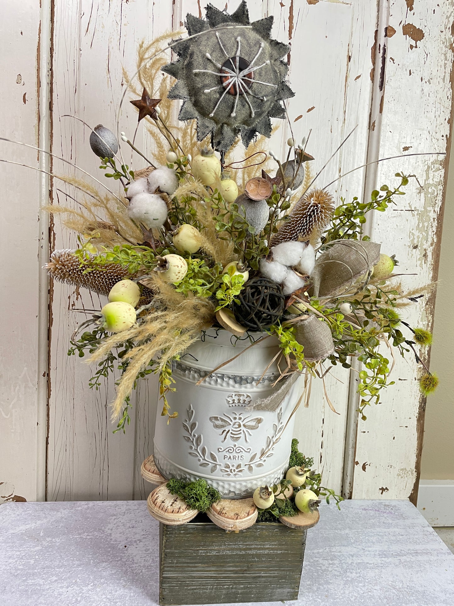 Primitive Star floral decor