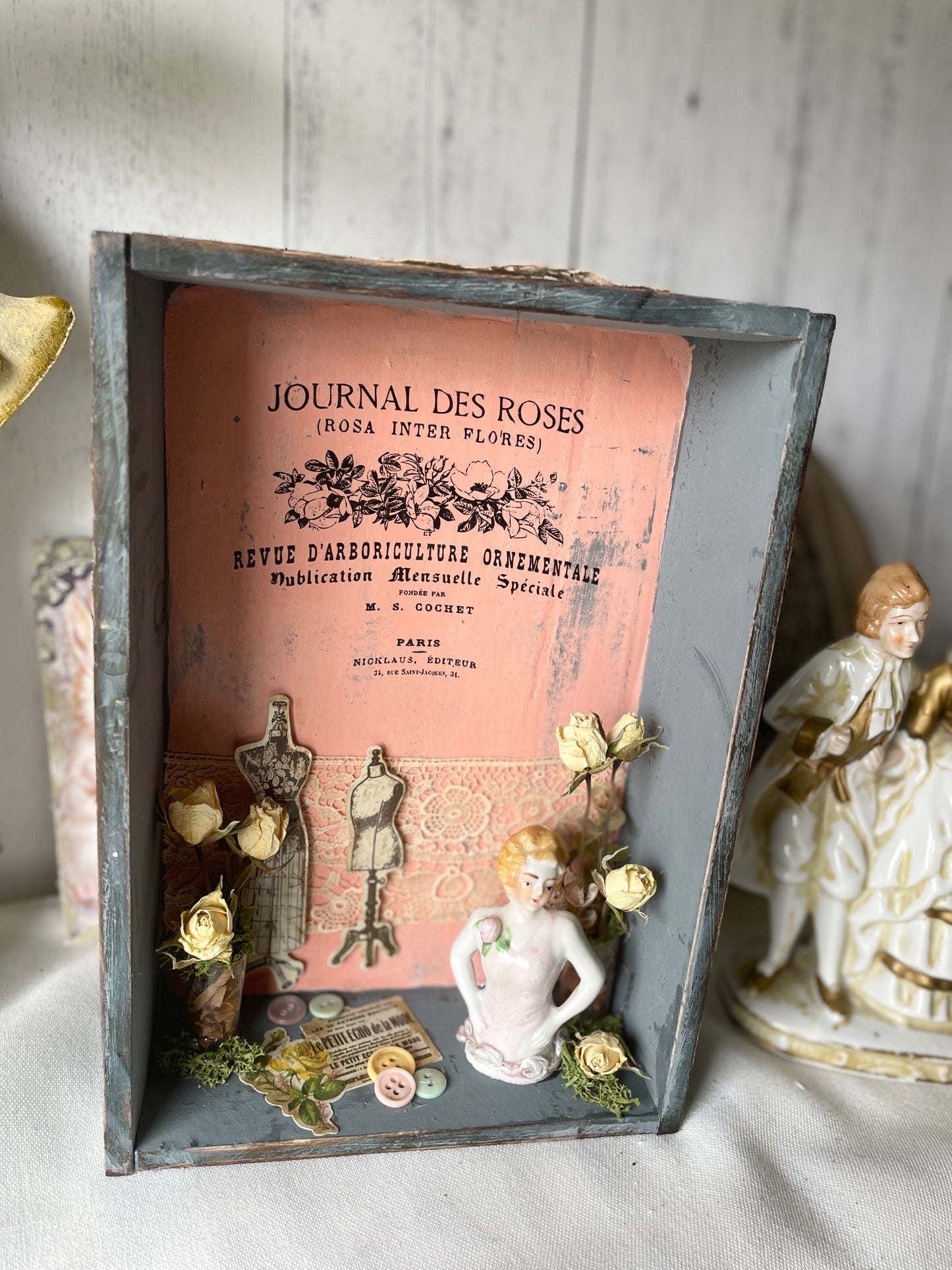 French style wall decor with vintage elements