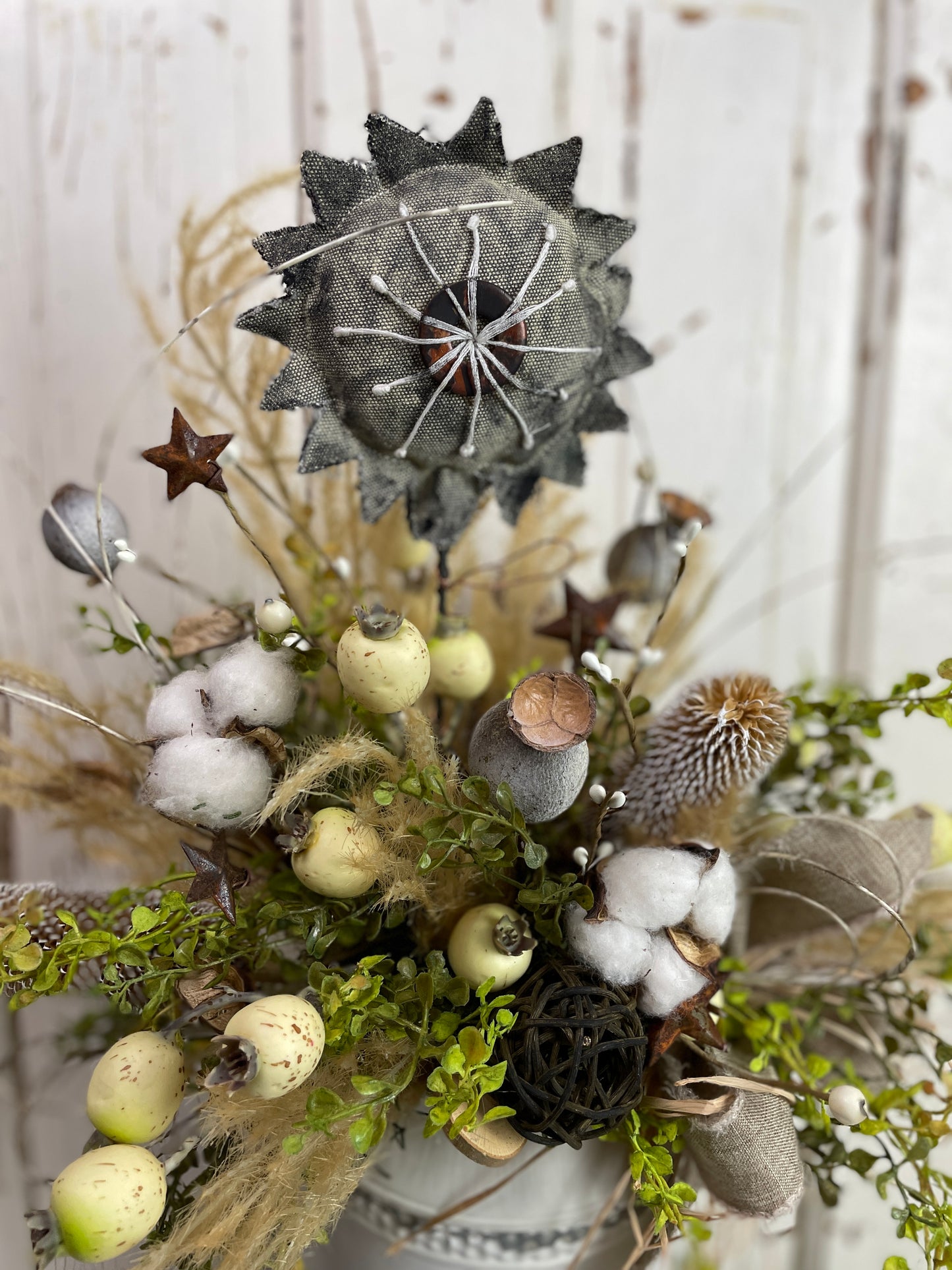 Primitive Star floral decor