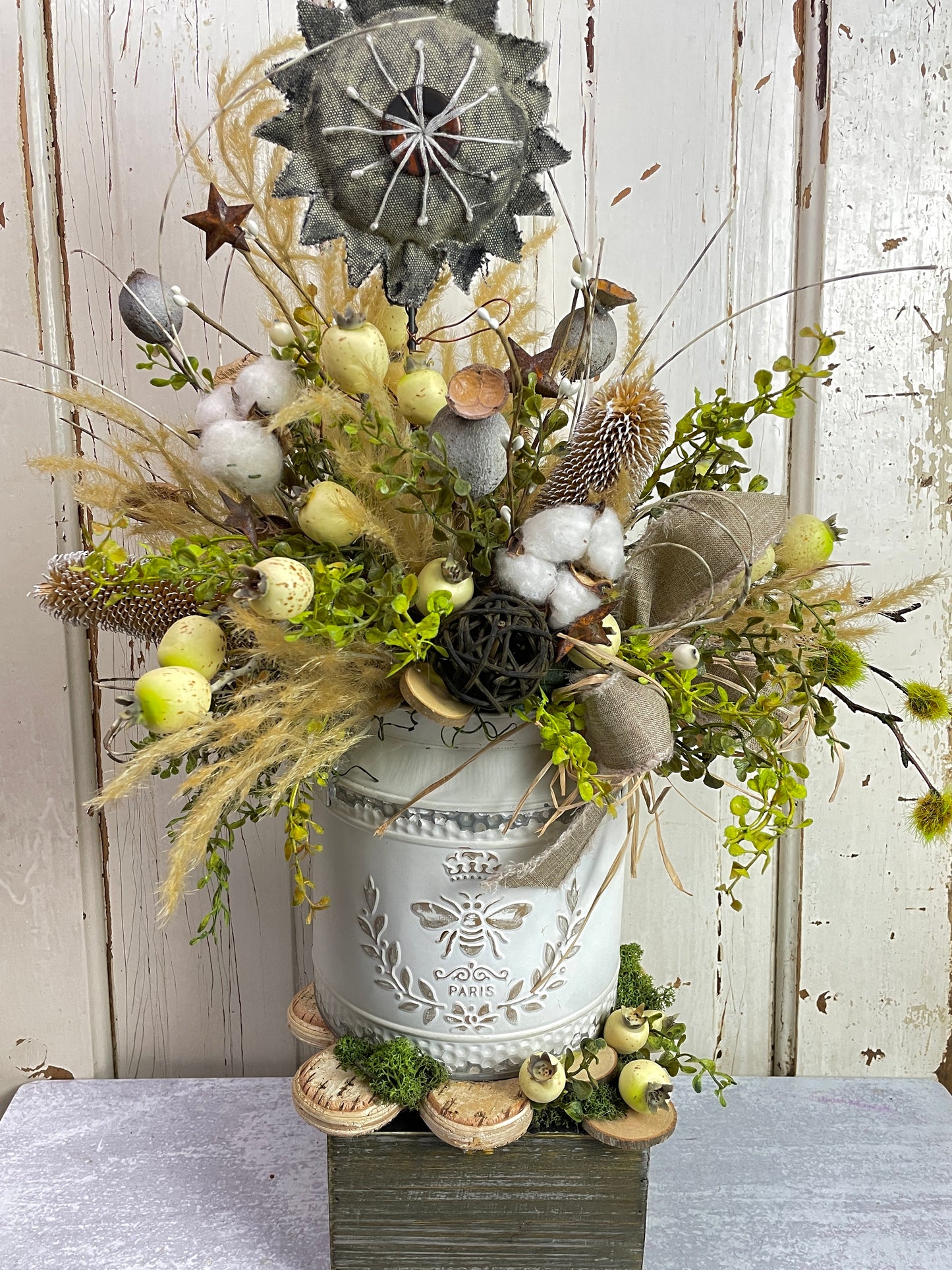 Primitive Star floral decor