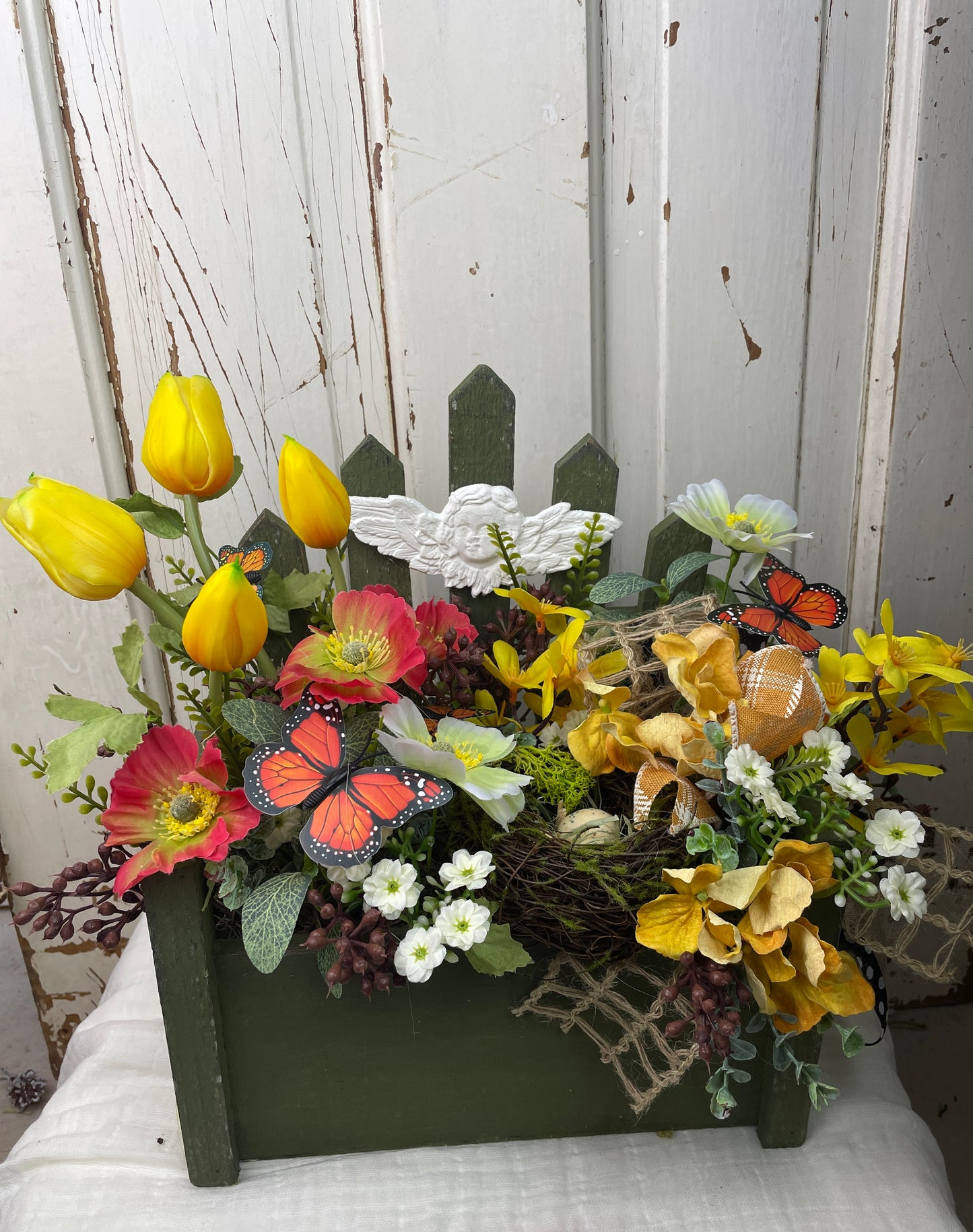 Garden theme floral arrangement