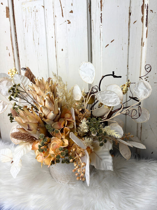 Soft Meadow – Neutral Botanical Floral Arrangement in Textured Vessel