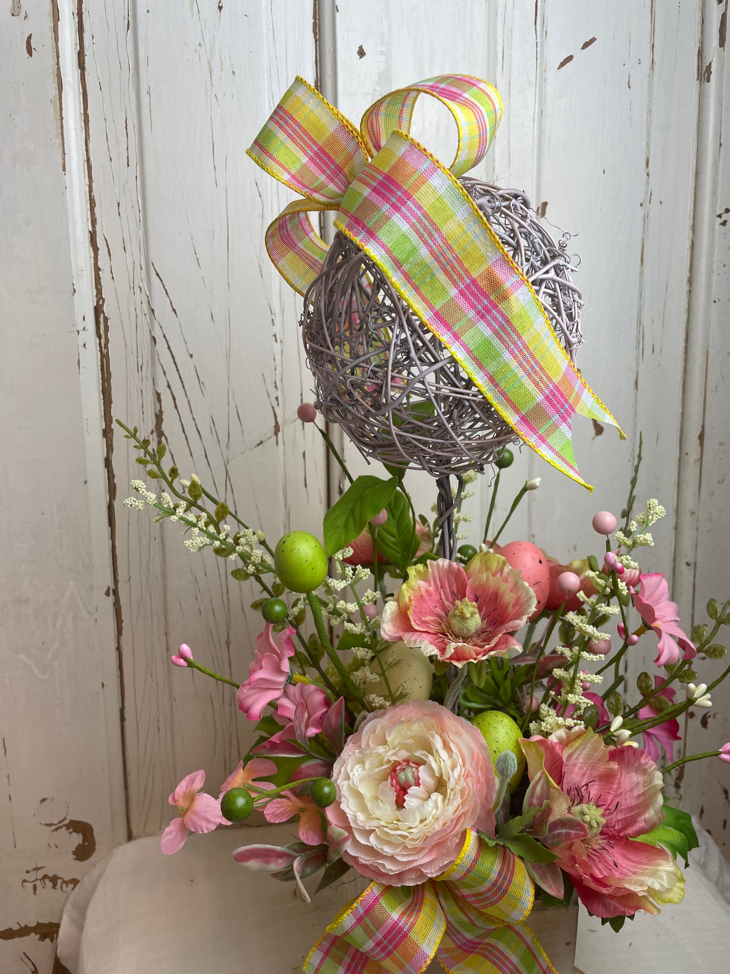 Spring topiary table arrangement