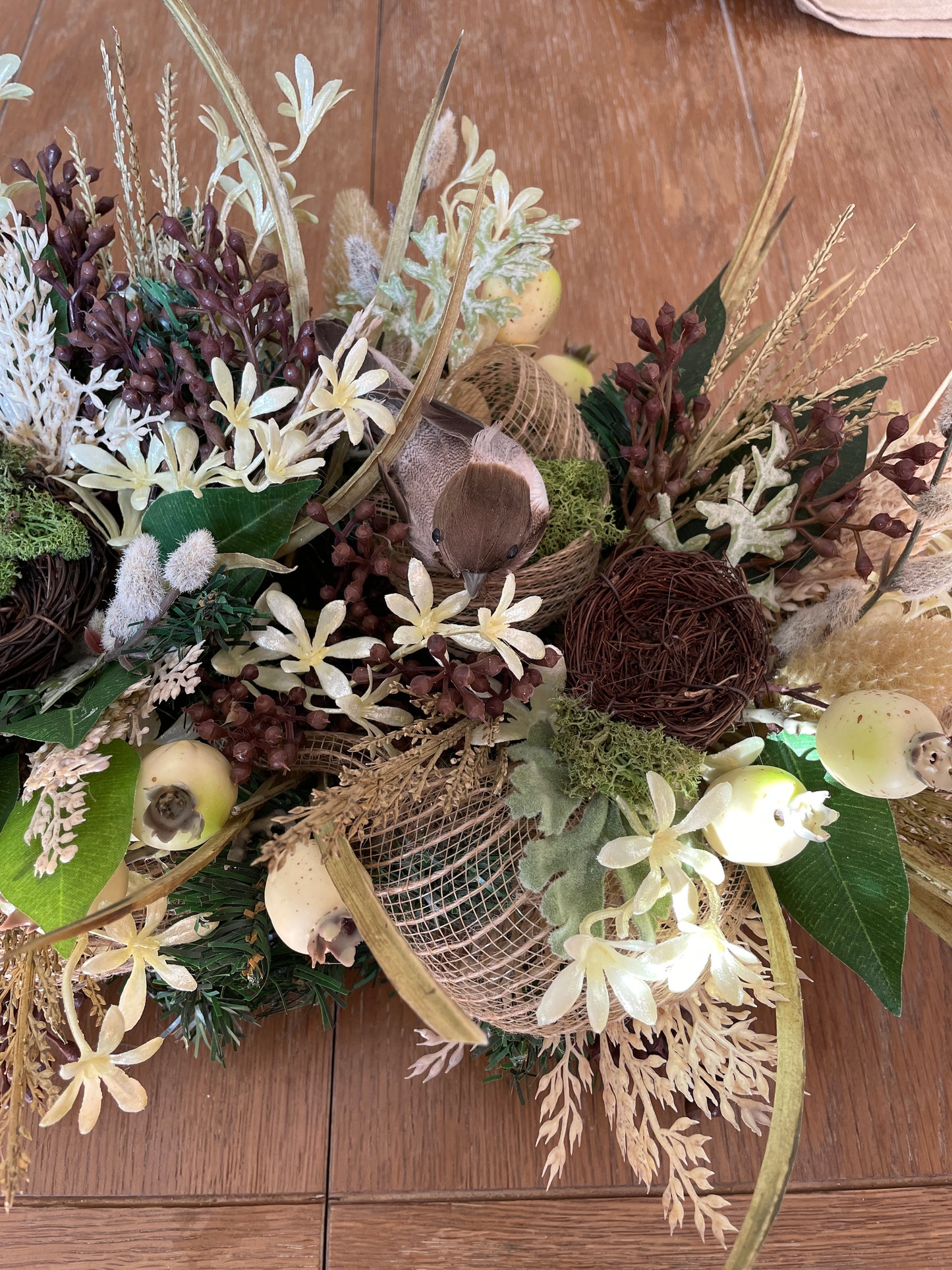 Table garland with birds nest