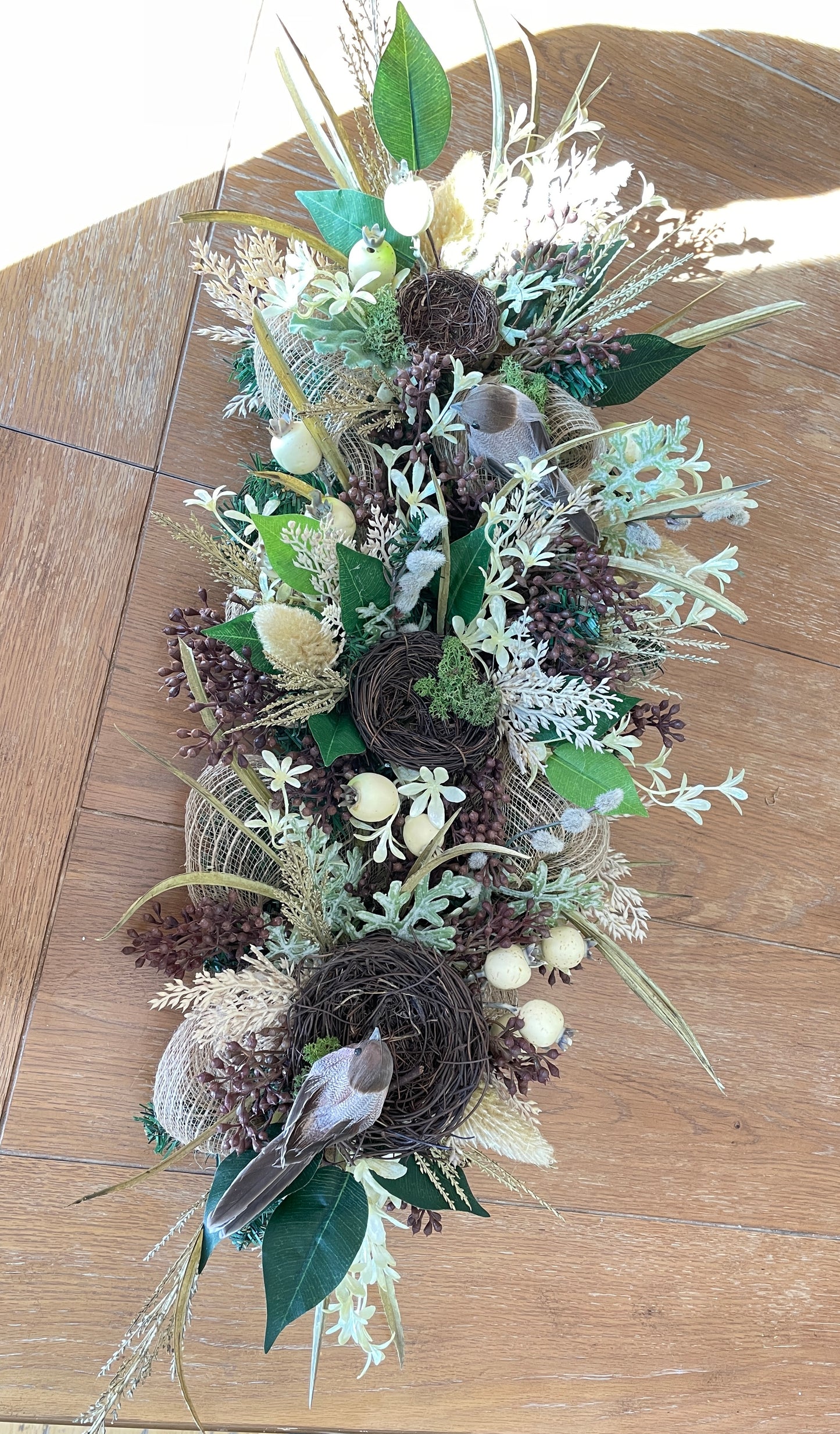 Table garland with birds nest