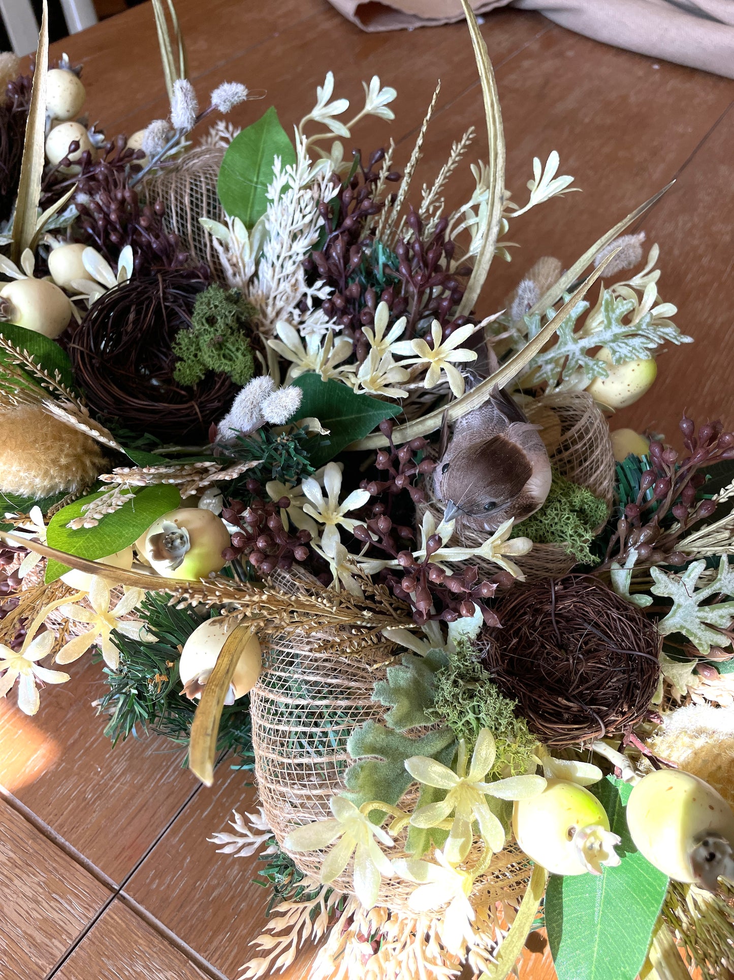 Table garland with birds nest