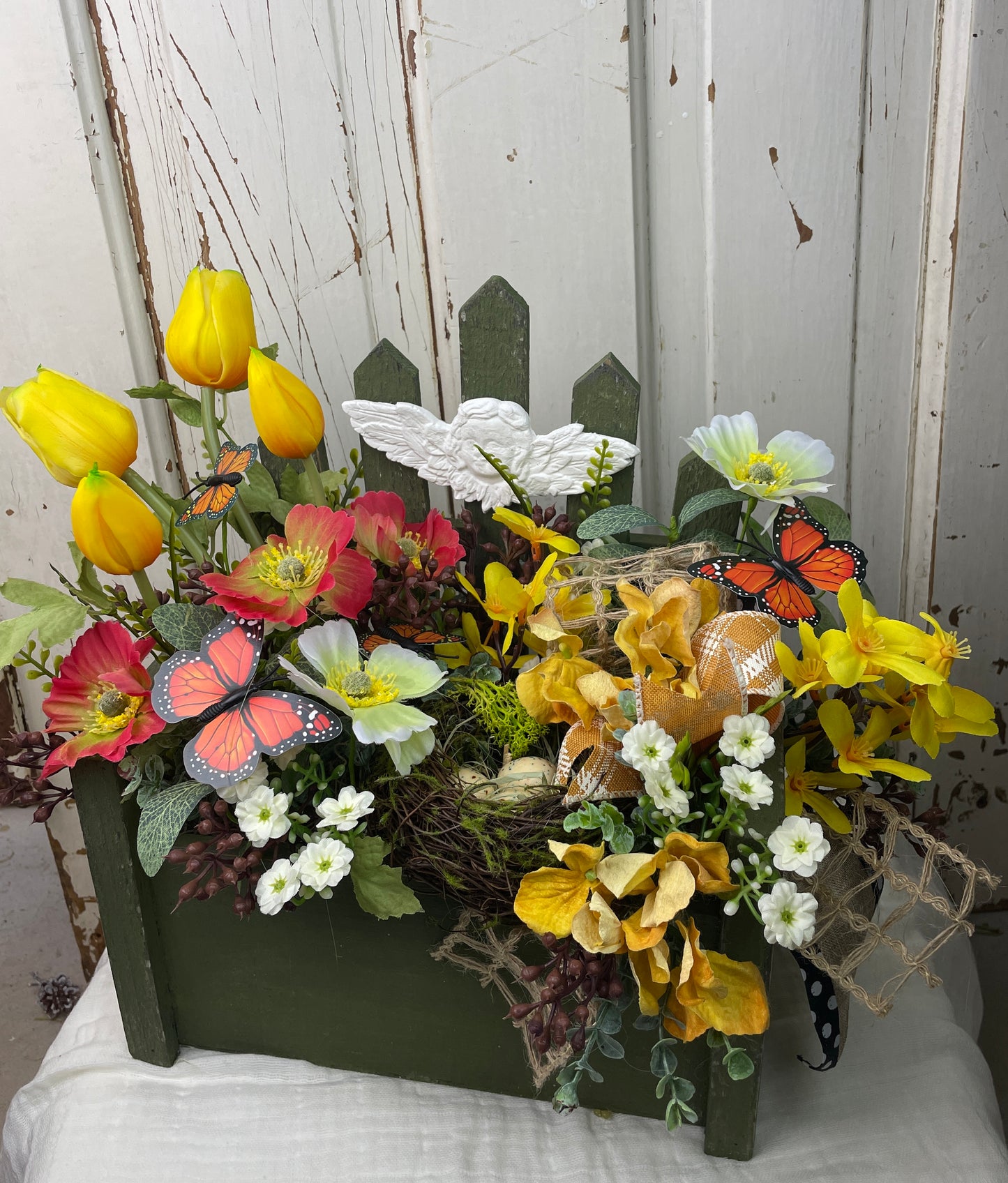 Garden theme floral arrangement