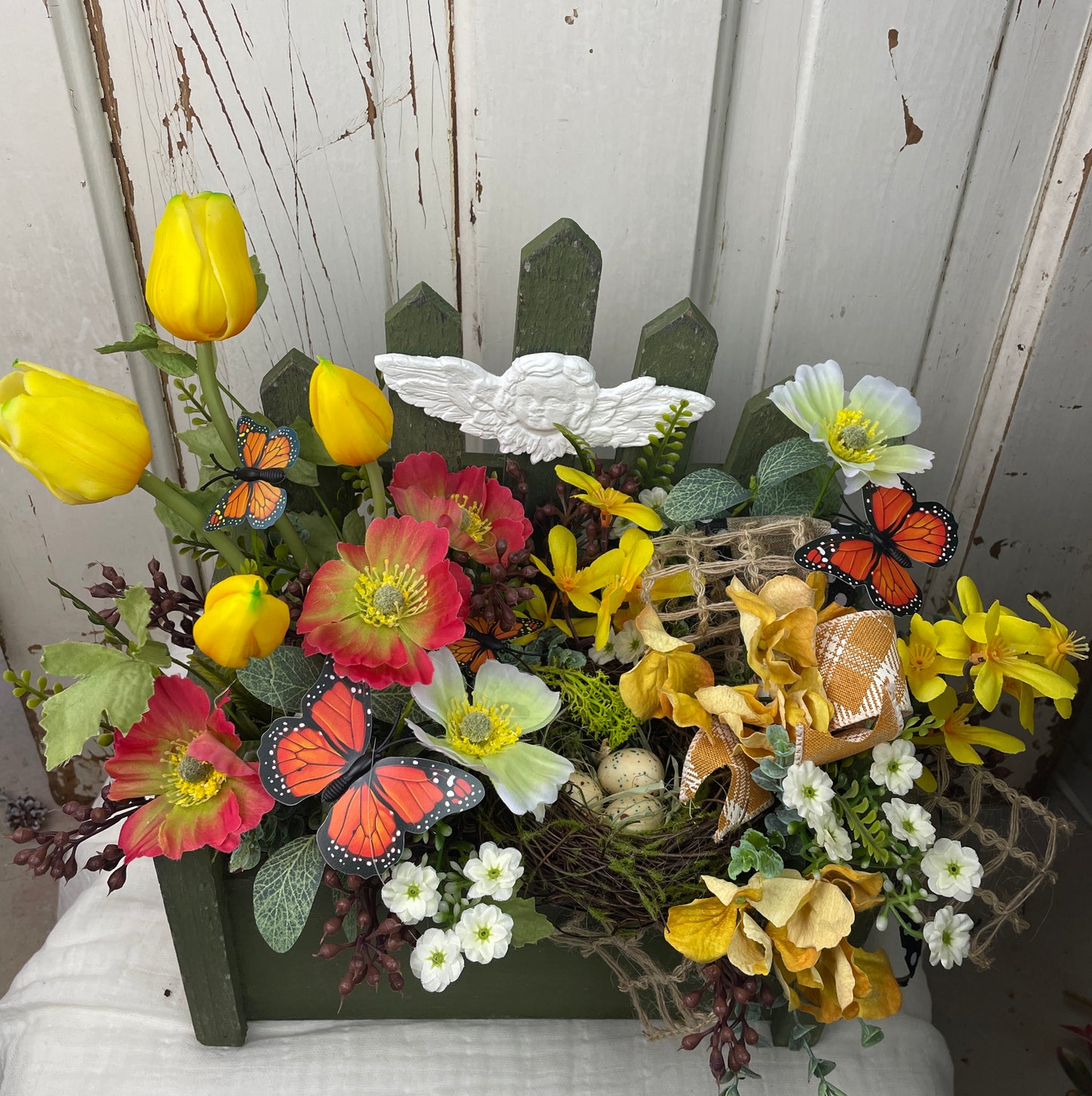 Garden theme floral arrangement