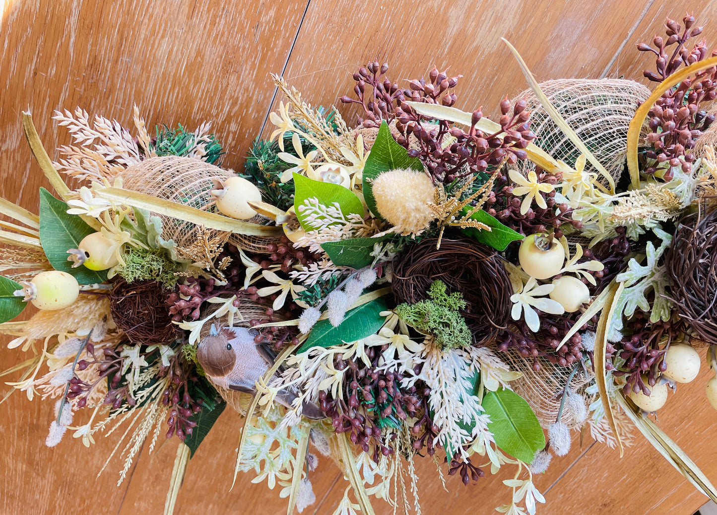 Table garland with birds nest