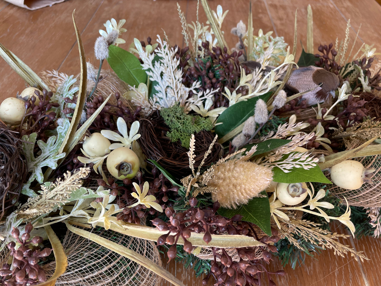 Table garland with birds nest