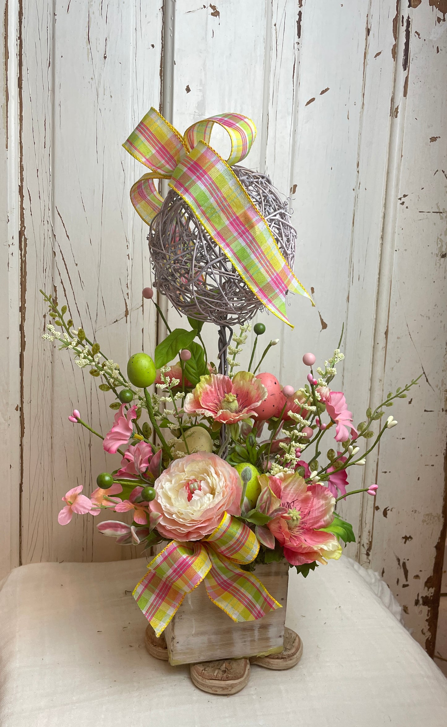 Spring topiary table arrangement