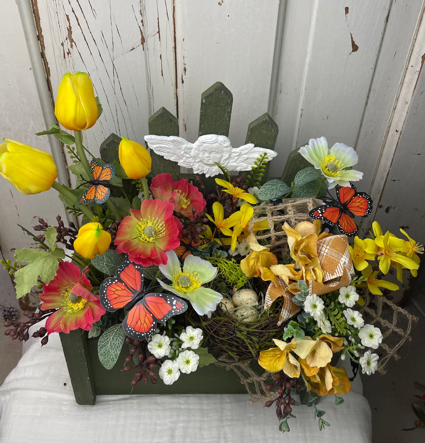 Garden theme floral arrangement