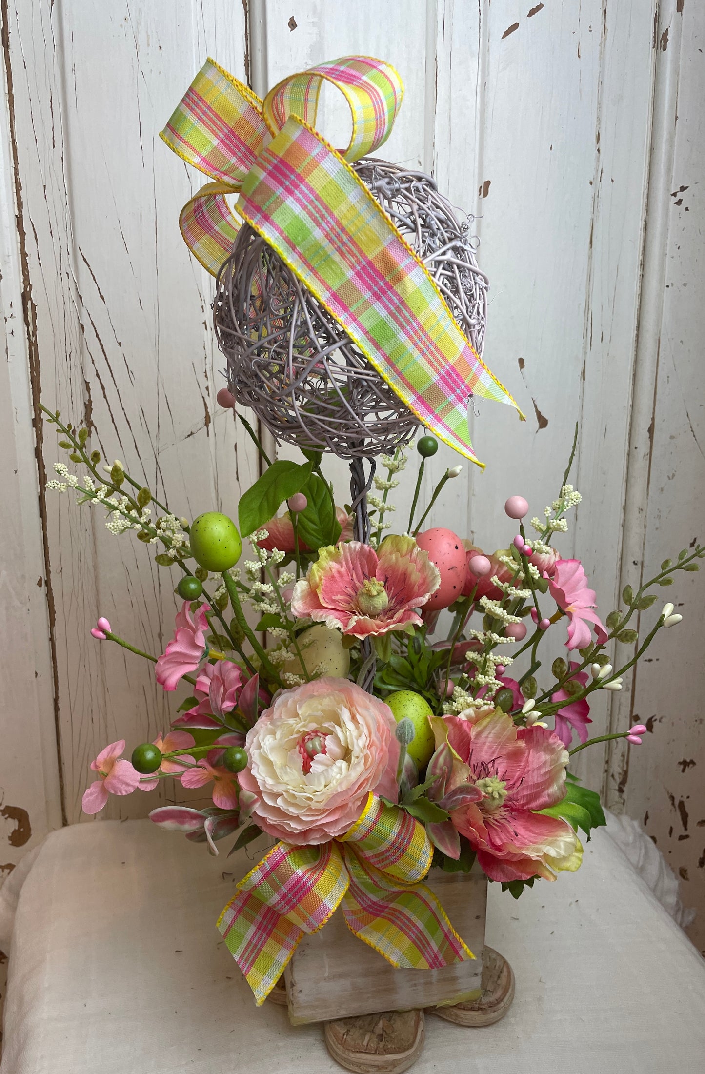 Spring topiary table arrangement