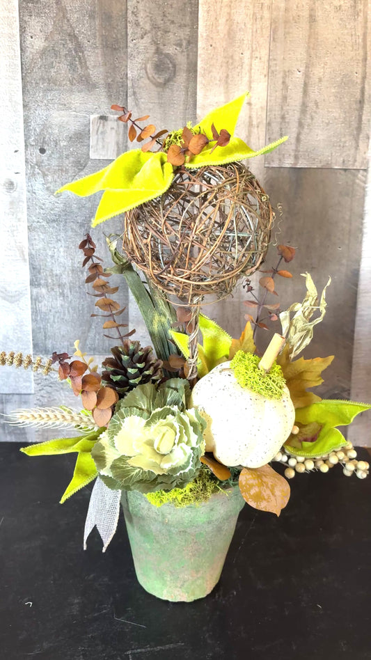 Fall pumpkin table decor